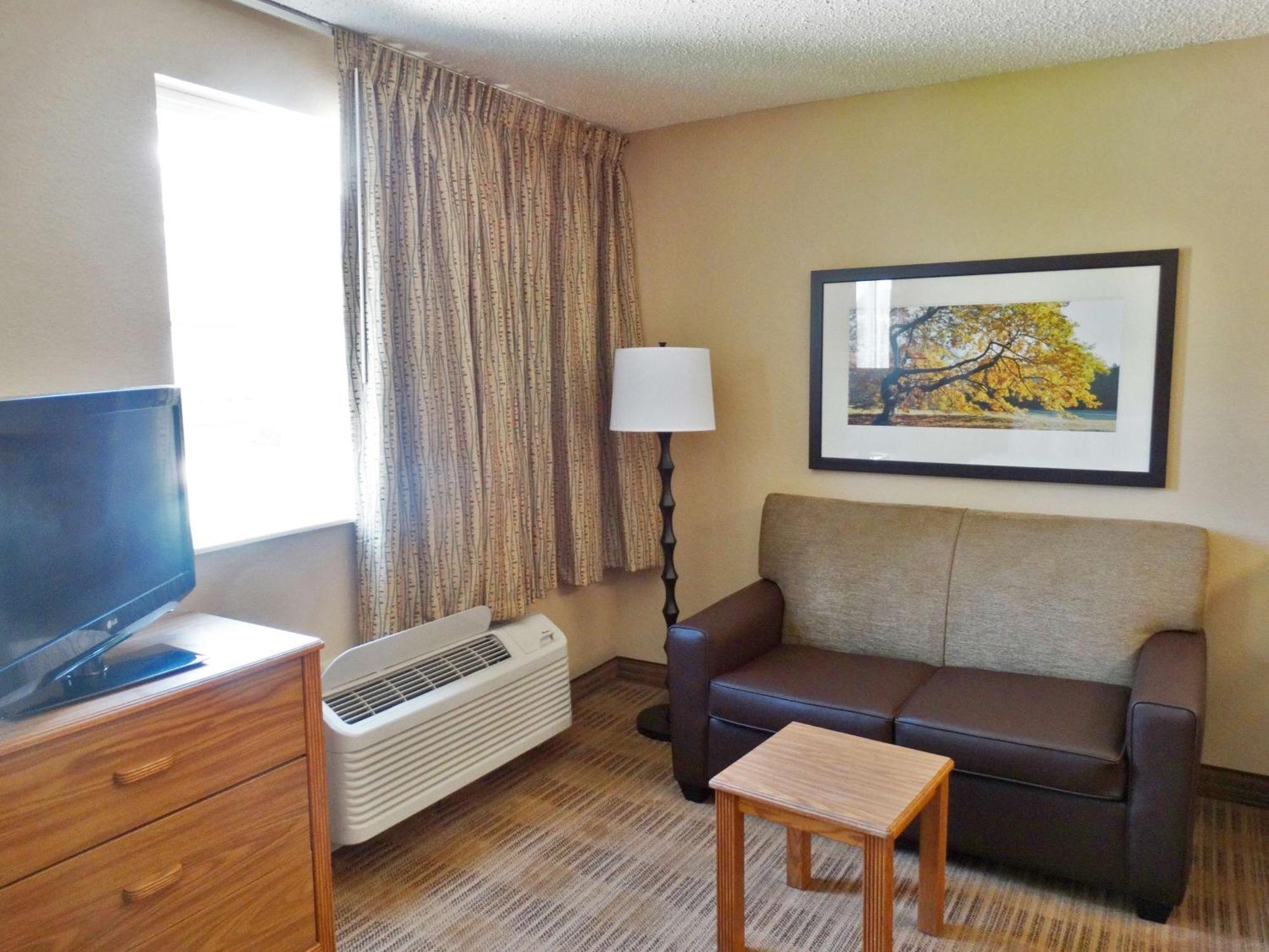 Extended Stay America Select Suites - Providence - Airport Уорик Экстерьер фото