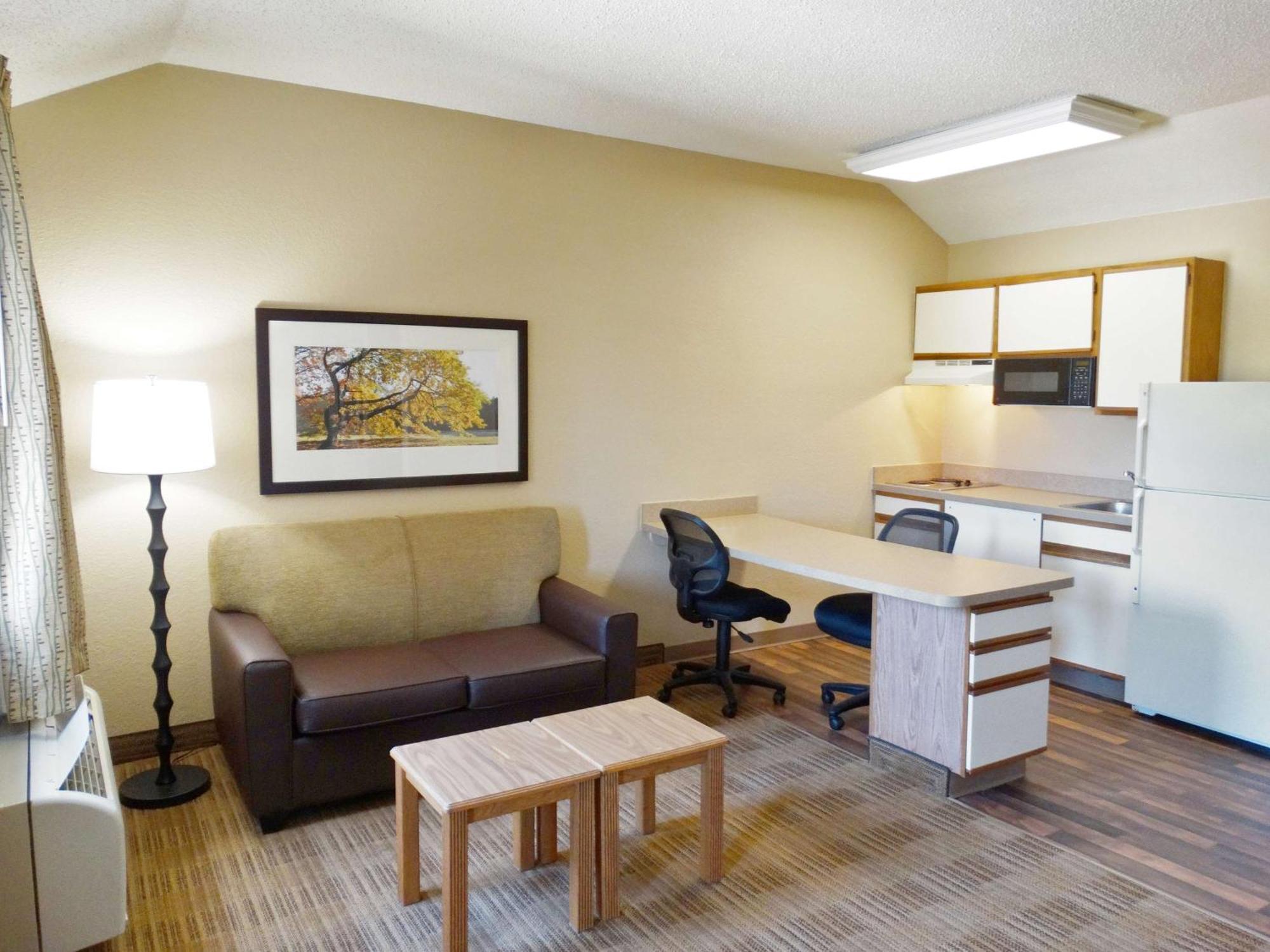 Extended Stay America Select Suites - Providence - Airport Уорик Экстерьер фото