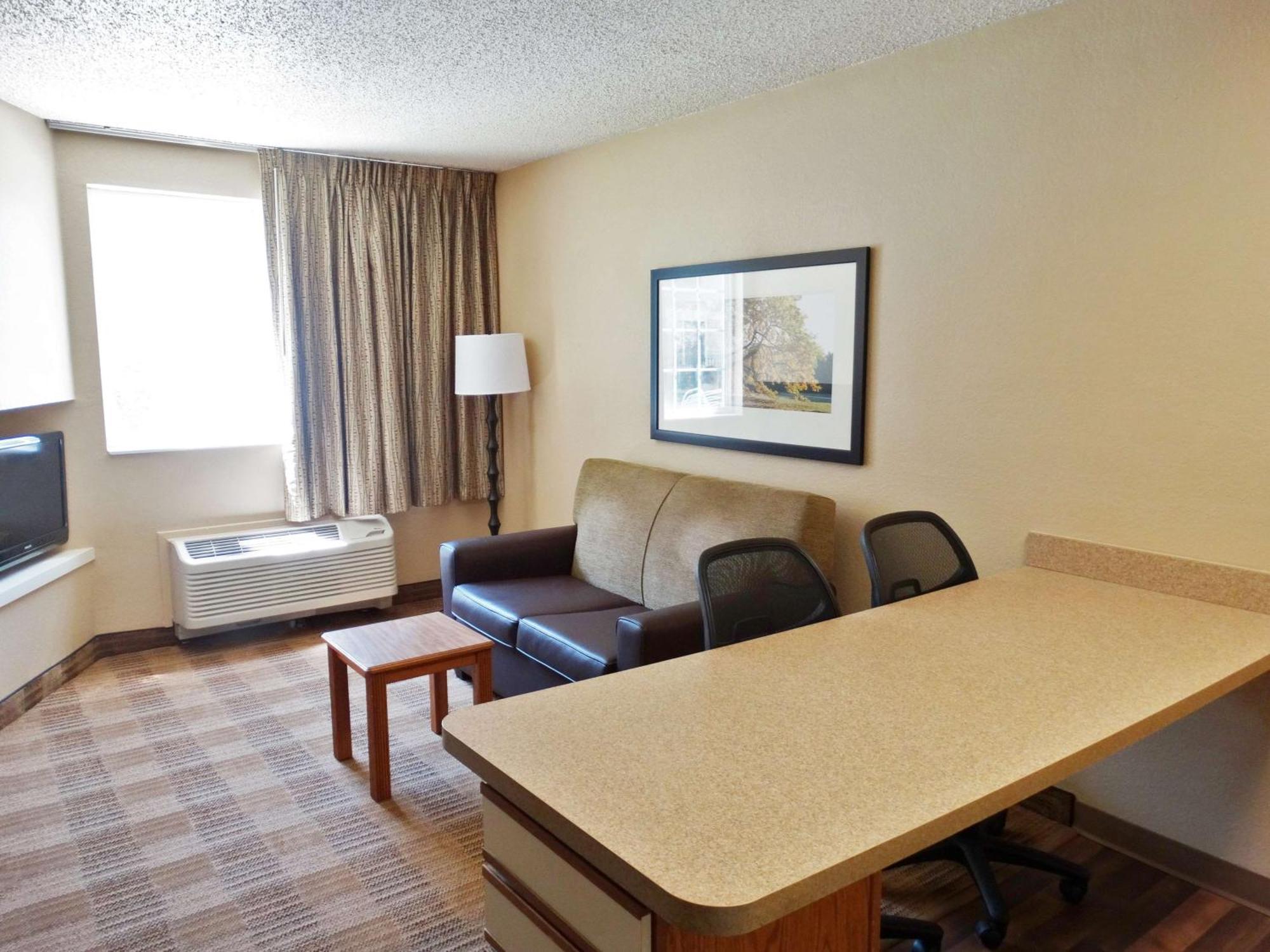 Extended Stay America Select Suites - Providence - Airport Уорик Экстерьер фото