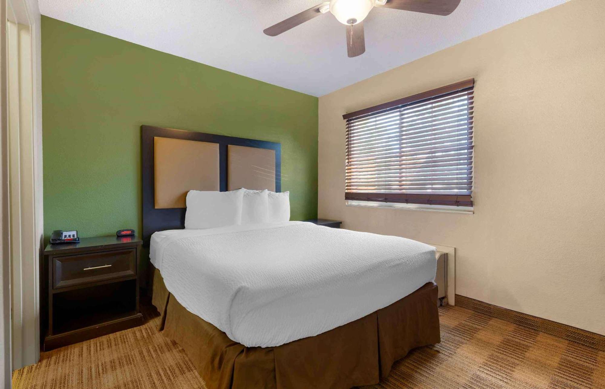 Extended Stay America Select Suites - Providence - Airport Уорик Экстерьер фото
