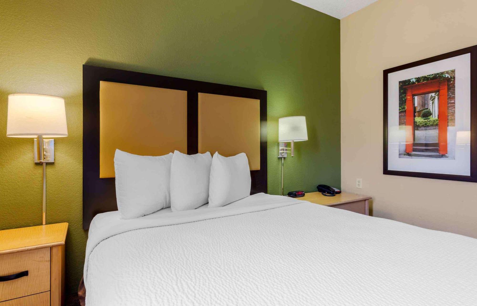Extended Stay America Select Suites - Providence - Airport Уорик Экстерьер фото