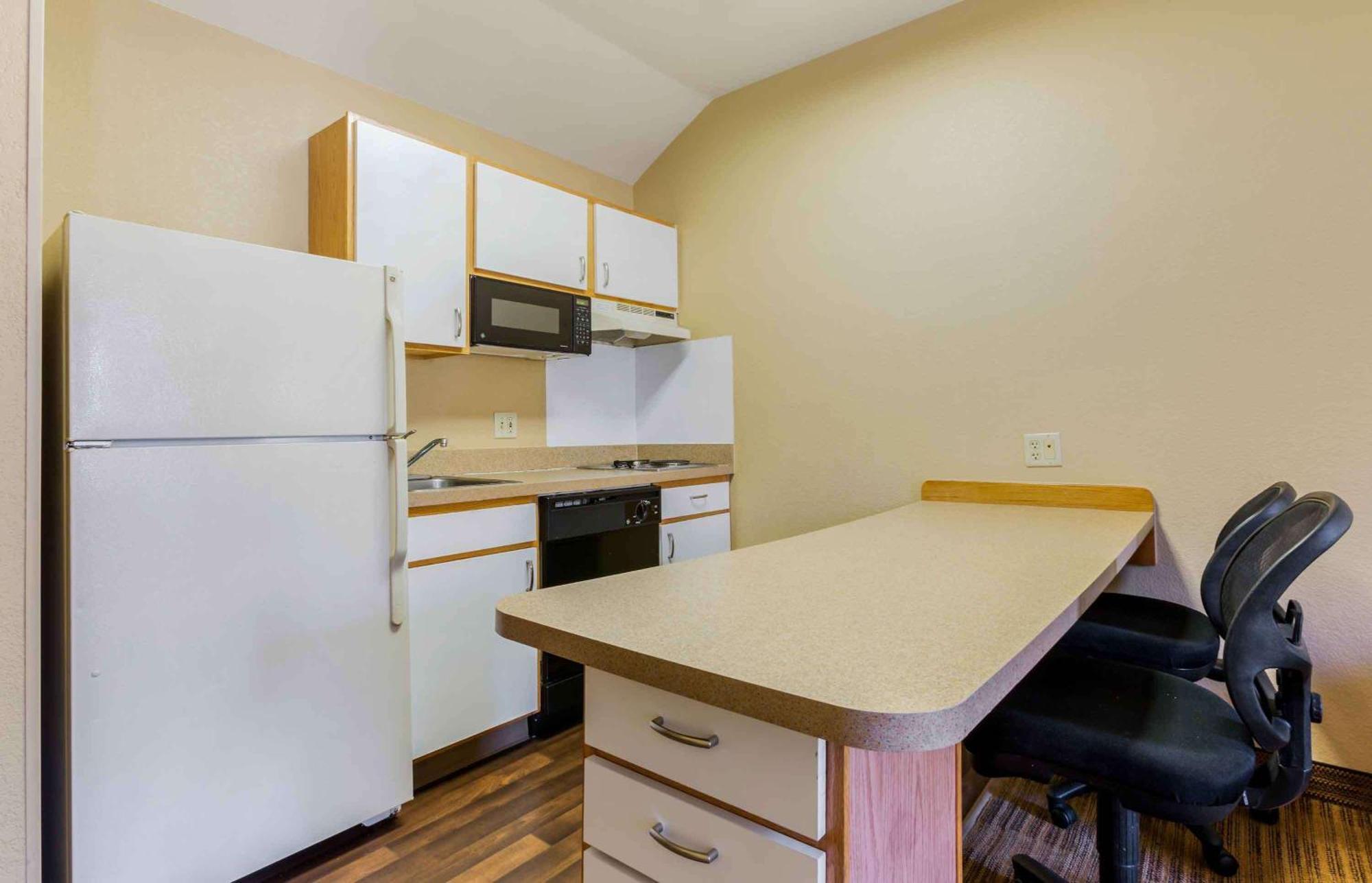Extended Stay America Select Suites - Providence - Airport Уорик Экстерьер фото