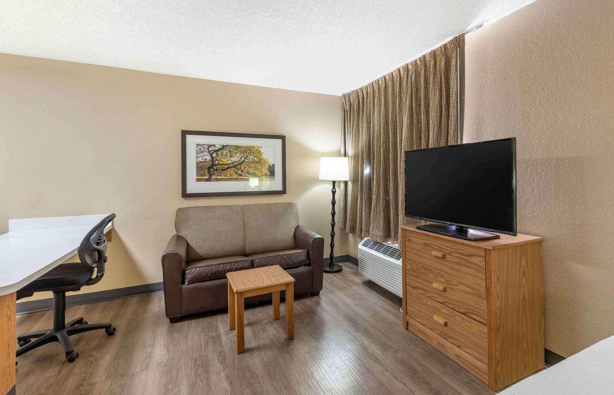 Extended Stay America Select Suites - Providence - Airport Уорик Экстерьер фото