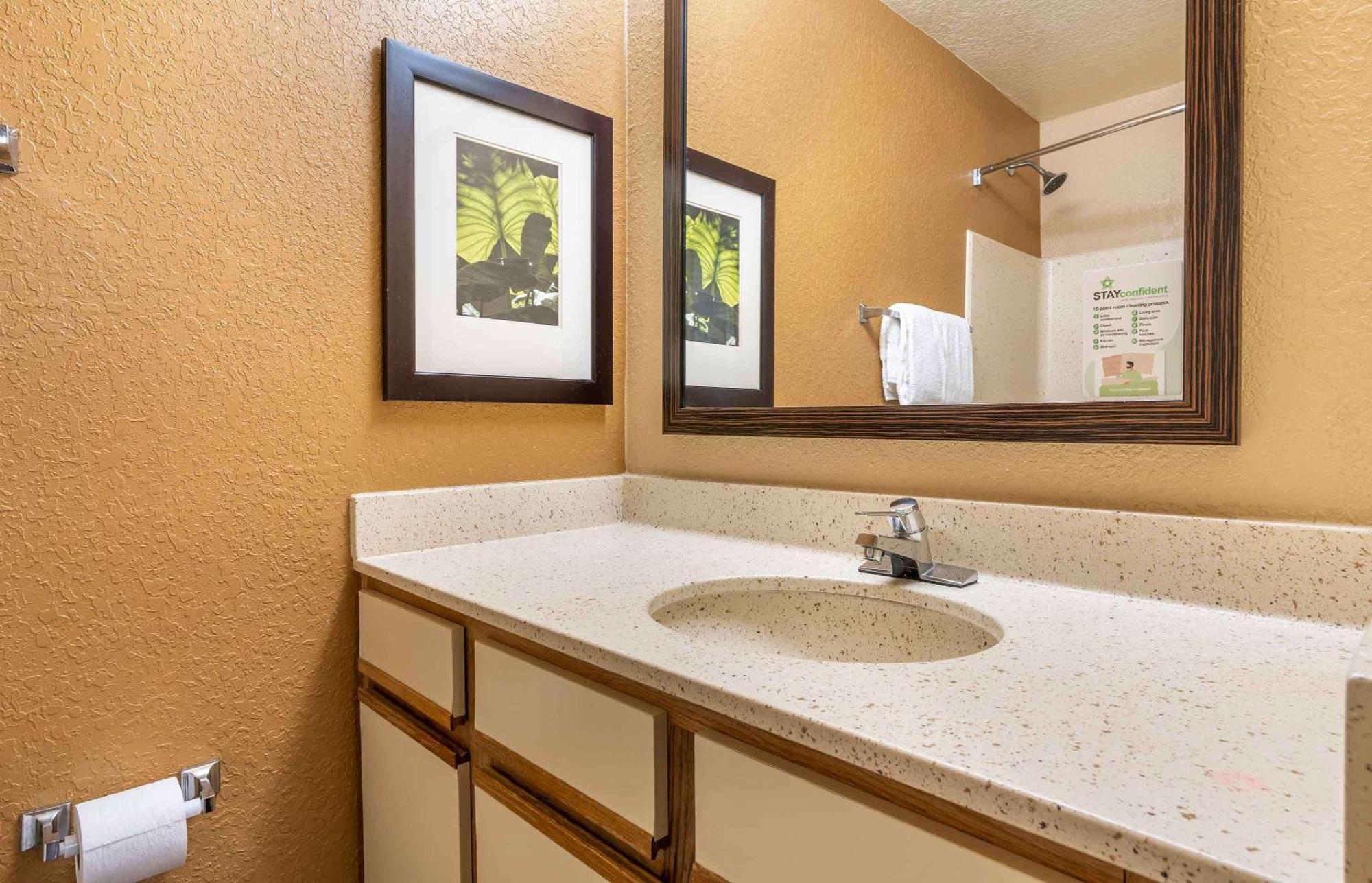 Extended Stay America Select Suites - Providence - Airport Уорик Экстерьер фото