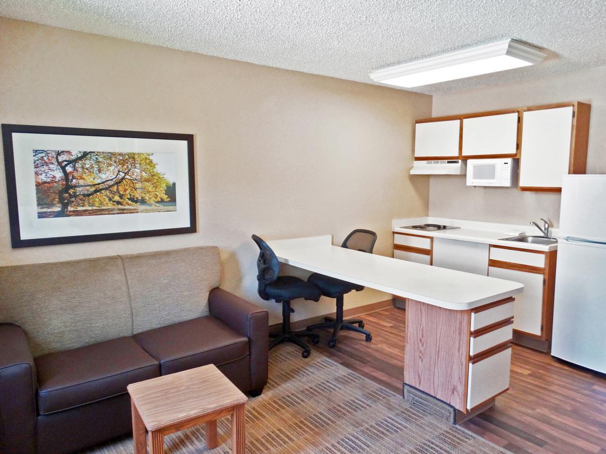 Extended Stay America Select Suites - Providence - Airport Уорик Экстерьер фото