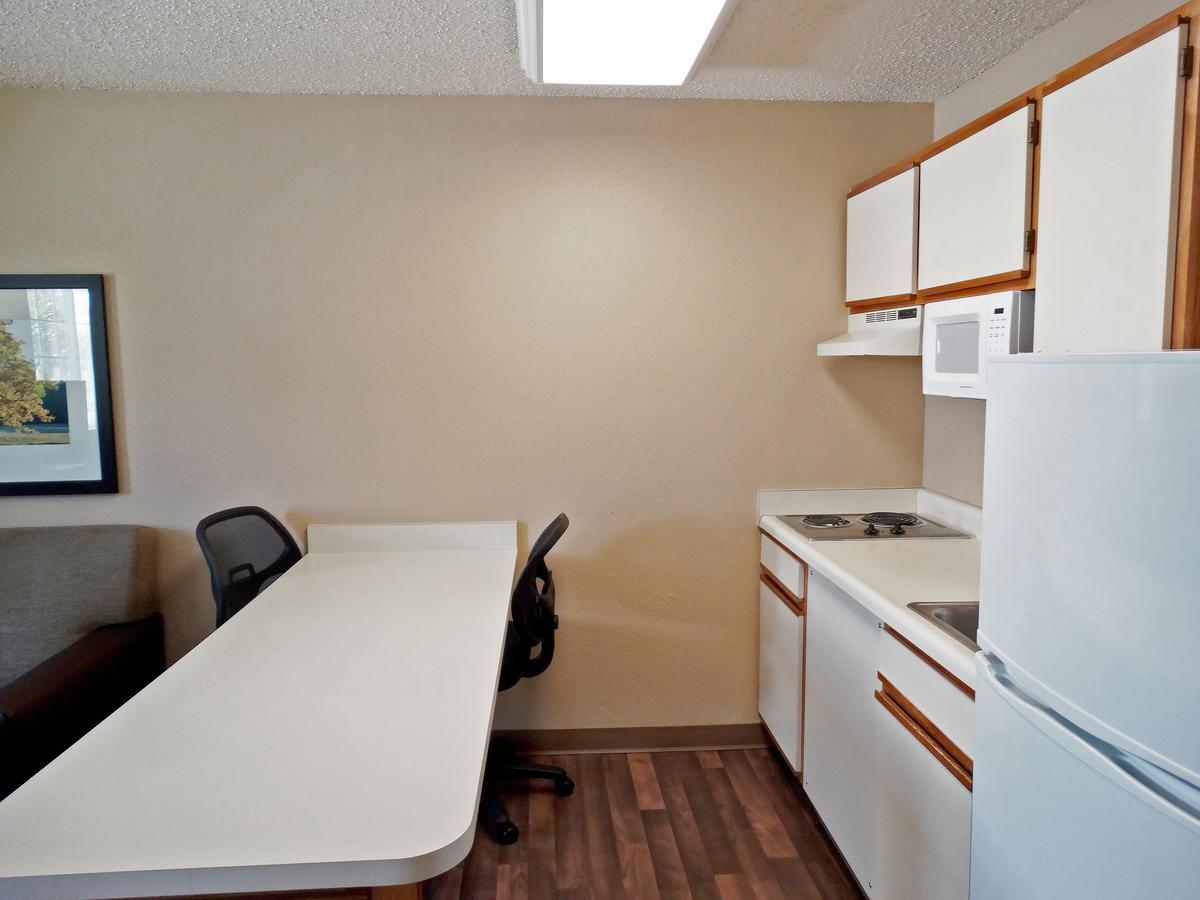 Extended Stay America Select Suites - Providence - Airport Уорик Экстерьер фото