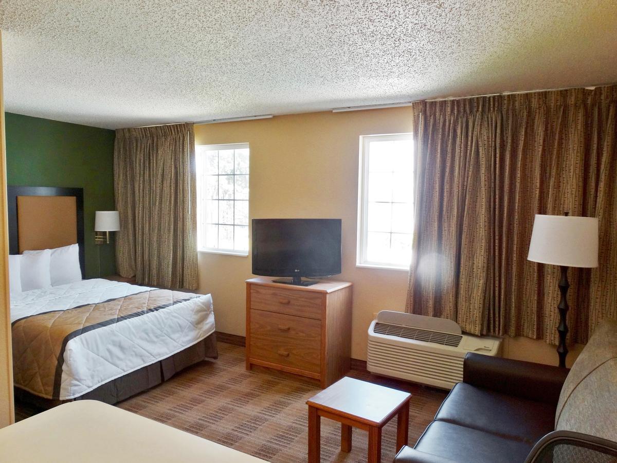 Extended Stay America Select Suites - Providence - Airport Уорик Экстерьер фото