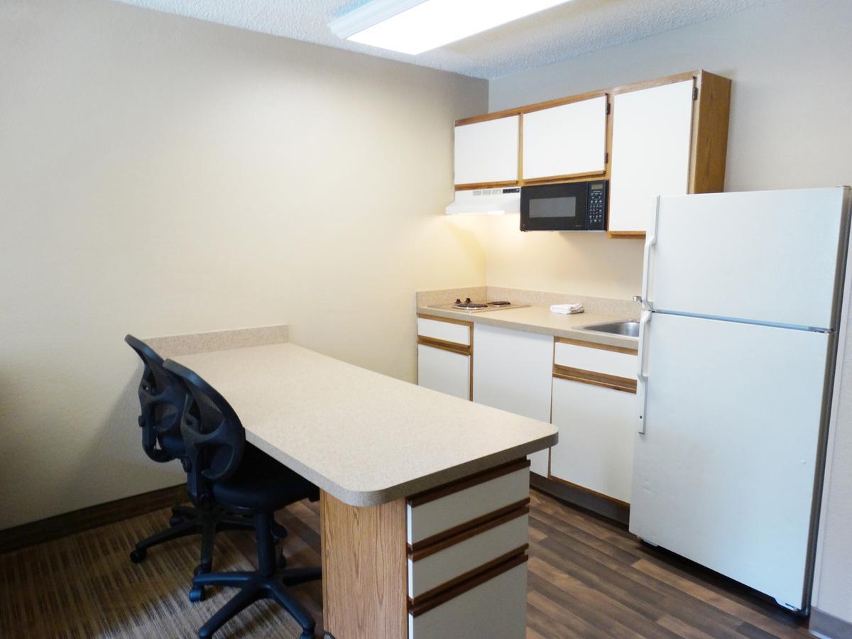 Extended Stay America Select Suites - Providence - Airport Уорик Экстерьер фото
